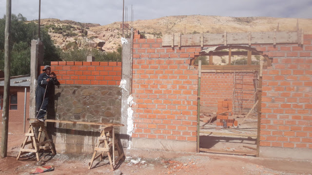 Kapellenbau in Casa Grande, dort wird seitens der Pfarrei schon etwas geleistet.