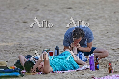 http://www.aflo.com/s/Search/search?ac_type=ed&s_genru=entertain&s_page=0&slider_auto=&search_ext=1&s_keywords_last=Adam+Shulman+Anne+Hathaway&s_keywords_ext=%28%22%E3%82%A2%E3%83%80%E3%83%A0%22+OR+%22Adamu%22+OR+%22Adam%22%29+AND+%22Shulman%22+AND+%28%22Ann%22+OR+%22Anne%22%29+AND+%22Hathaway%22&s_keywords_not_last=&s_keywords_not_ext=&csr=&search_type=&stype_key=&stype_imgno=&s_conjunction_last=AND&s_conjunction=AND&category_kind=&cateno=&cid=&step=&catename=&s_keywords=Anne+Hathaway+Adam+Shulman&s_keywords_not=&shape1=Y&shape2=Y&shape3=Y&shape4=Y&search_date=&fromdate=20140106&todate=20140109