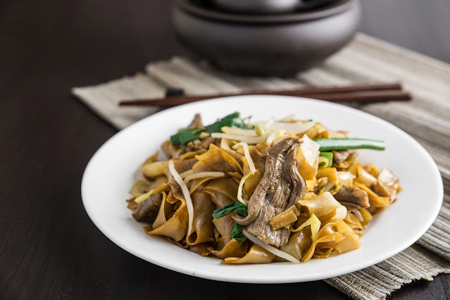 Hong Kong-Style Beef Chow Fun: A Savory Symphony of Flavors