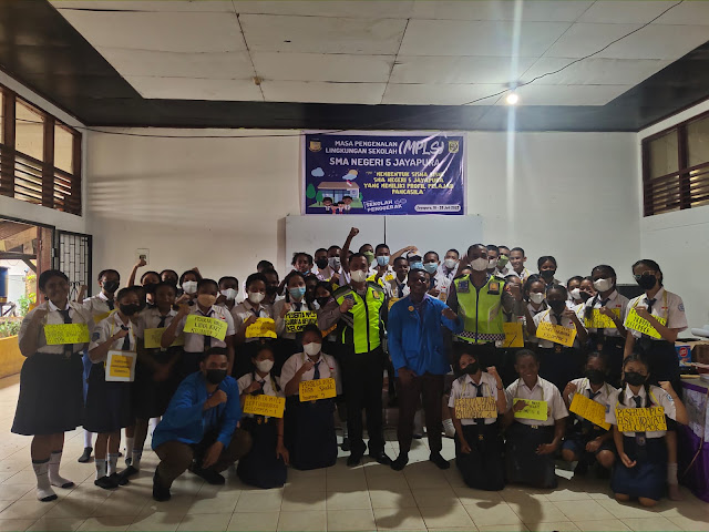 Sat Lantas Polresta Jayapura Kota Berikan Penyuluhan di SMU Negeri 5 Angkasa dan SMA Mandala Trikora