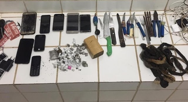 Polícia apreende droga, facas e celulares em delegacia de Xique-Xique