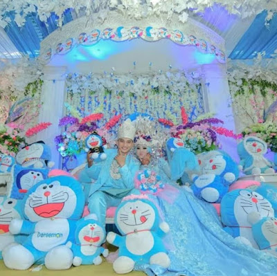 dekorasi pernikahan doraemon terbaru