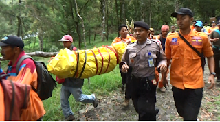 Pendaki Gunung lawu Yang Tewas Di Puncak Berhasil Di Evakuasi