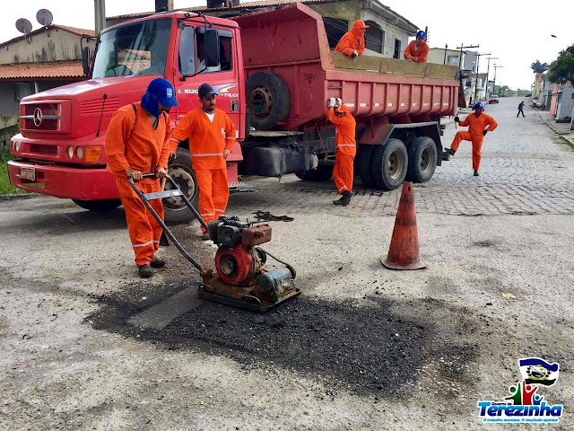 PREFEITURA DE TEREZINHA REALIZA OPERAÇÃO TAPA BURACO