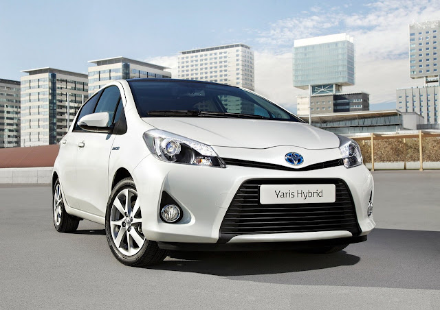 2013_Toyota-Yaris_Hybrid