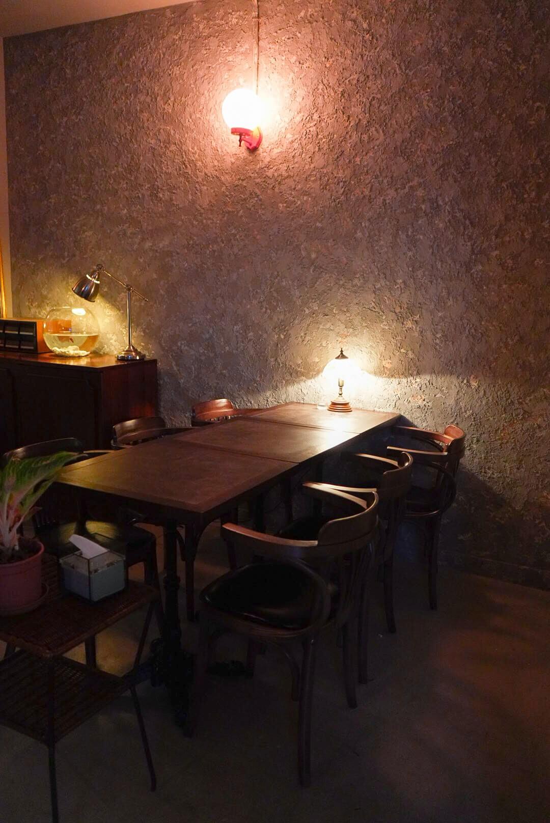 台中新開幕咖啡廳餐酒館【NoneLeft cafe / HighEnd studio】庭園式造景也有超舒服的室內沙發區