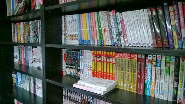 hundreds of comic books at Manga Café Helsinki