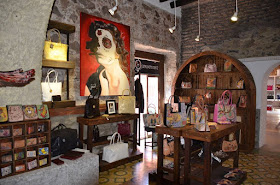 interior tienda prision art