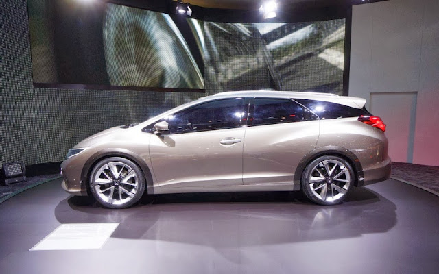 2014 Honda Civic Tourer Concept Photos