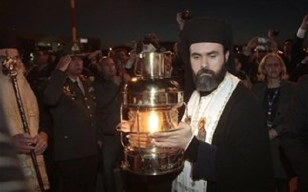 Με τιμές αρχηγού κράτους το Άγιο Φως  απο το Ισραήλ στην Αθήνα! η Ρωσία δεν παίρνει τίποτα απο Εβραίους όμως!