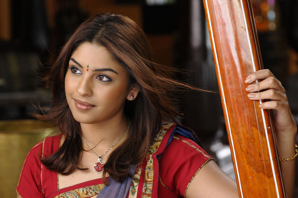 Richa Gangopadhyay Latest Stills in Traditional Saree