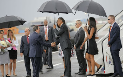 Obamas at Havana airport