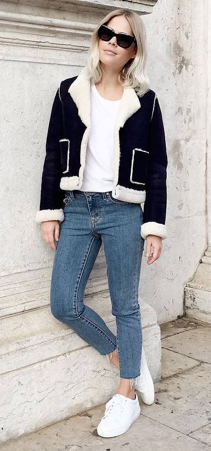 trendy fall outfit idea: jakcet + jeans + white sneakers + top