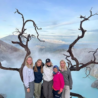 Cheap Ijen crater tour packages from Jimbaran Bali, Ijen blue flame from Bali 1 day, 24 hours Ijen crater climbing tour starts from Jimbaran, the latest prices for tour packages from Jimbaran Bali