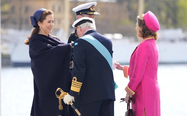 Queen Mary wore a Mark Kenly Domino Tan. Princess Victoria wore a pink dress by Andiata. Princess Sofia wore a coat dress by Andiata