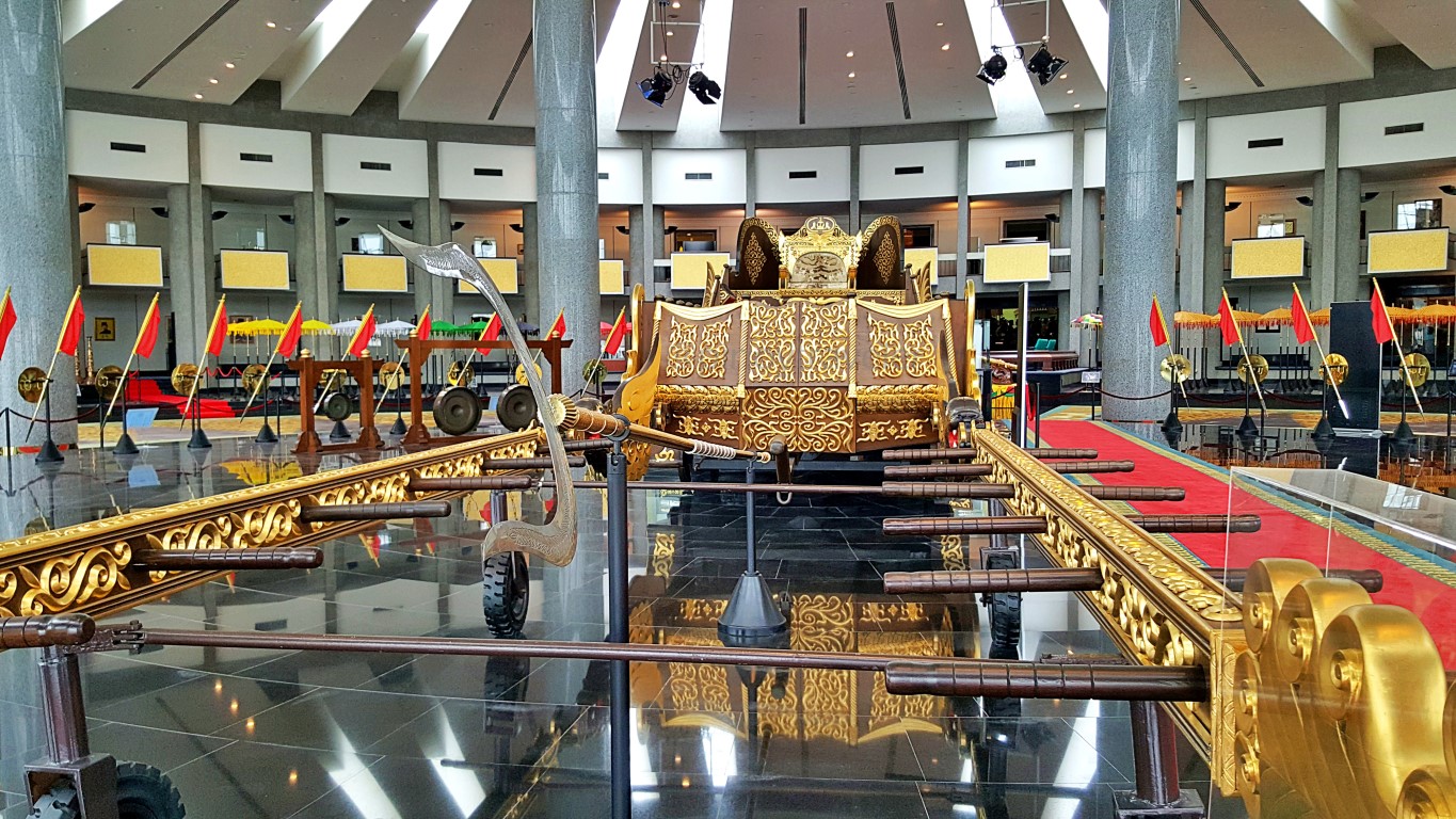 Usongan Diraja and Changkah Biasa at Brunei Royal Regalia Museum
