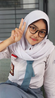 Gambar Gadis Remaja Cantik Tersenyum