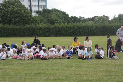 Rileks sekejap: Foxborough School's Sport Day