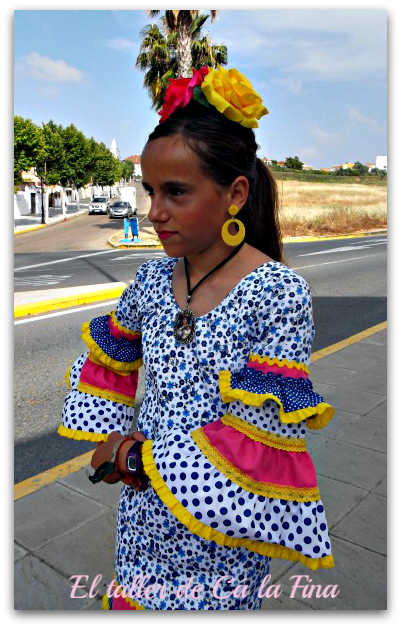 Judit vestida de flamenca para la Romería de Aljaraque, en detalle