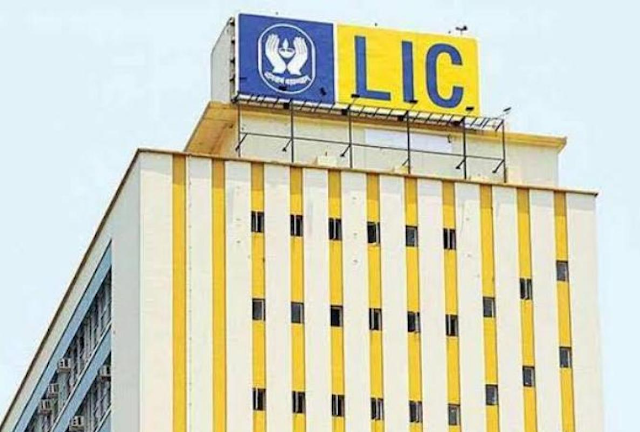 LIC ने अडानी के बाद अब Jio फाइनेंशियल सर्विस में हिस्सेदारी खरीदी