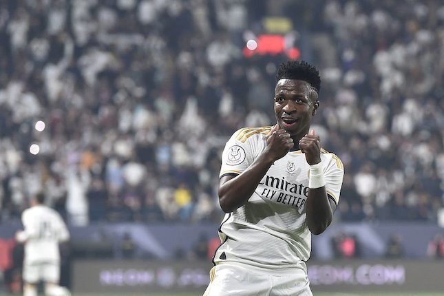 Vinicius Tegaskan Komitmen Bersama Madrid, Bantah Rumor Pindah ke MU