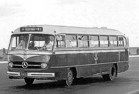 Ônibus antigo rodando em Brasília