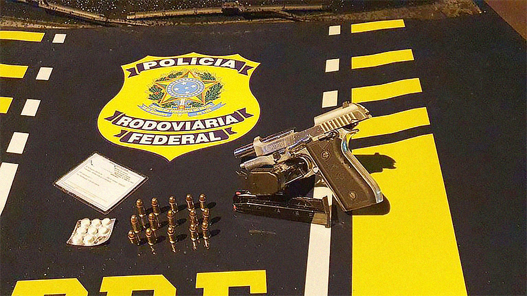 PRF detém homem com pistola, munições e rebites em Petrolina