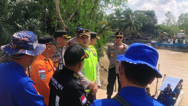 Kapolda Sumsel Tinjau Jembatan Runtuh, Prioritaskan Ekonomi Warga