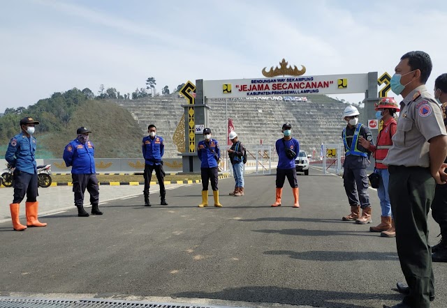 Jelang Kedatangan Presiden RI, BPBD Pringsewu "Sterilisasi"  Bendungan Way Sekampung