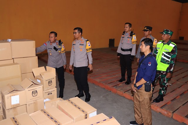 Kapolres Ngawi Cek Gudang KPUD, Pastikan Keamanan Logistik Pilkada 2024