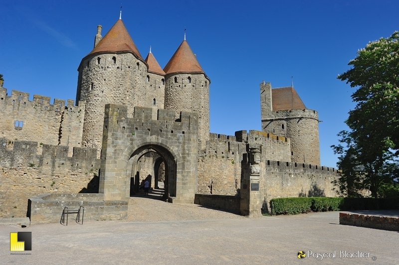 La porte narbonnaise de la cité de Carcassonne photo pascal blachier au delà du cliché