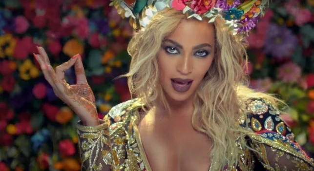 Beyoncé apparaît dans le nouveau videoclip de Coldplay