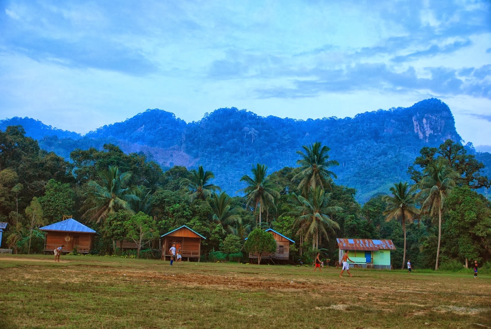 Pegunungan Di Pulau Kalimantan  Borneo island Lentera 