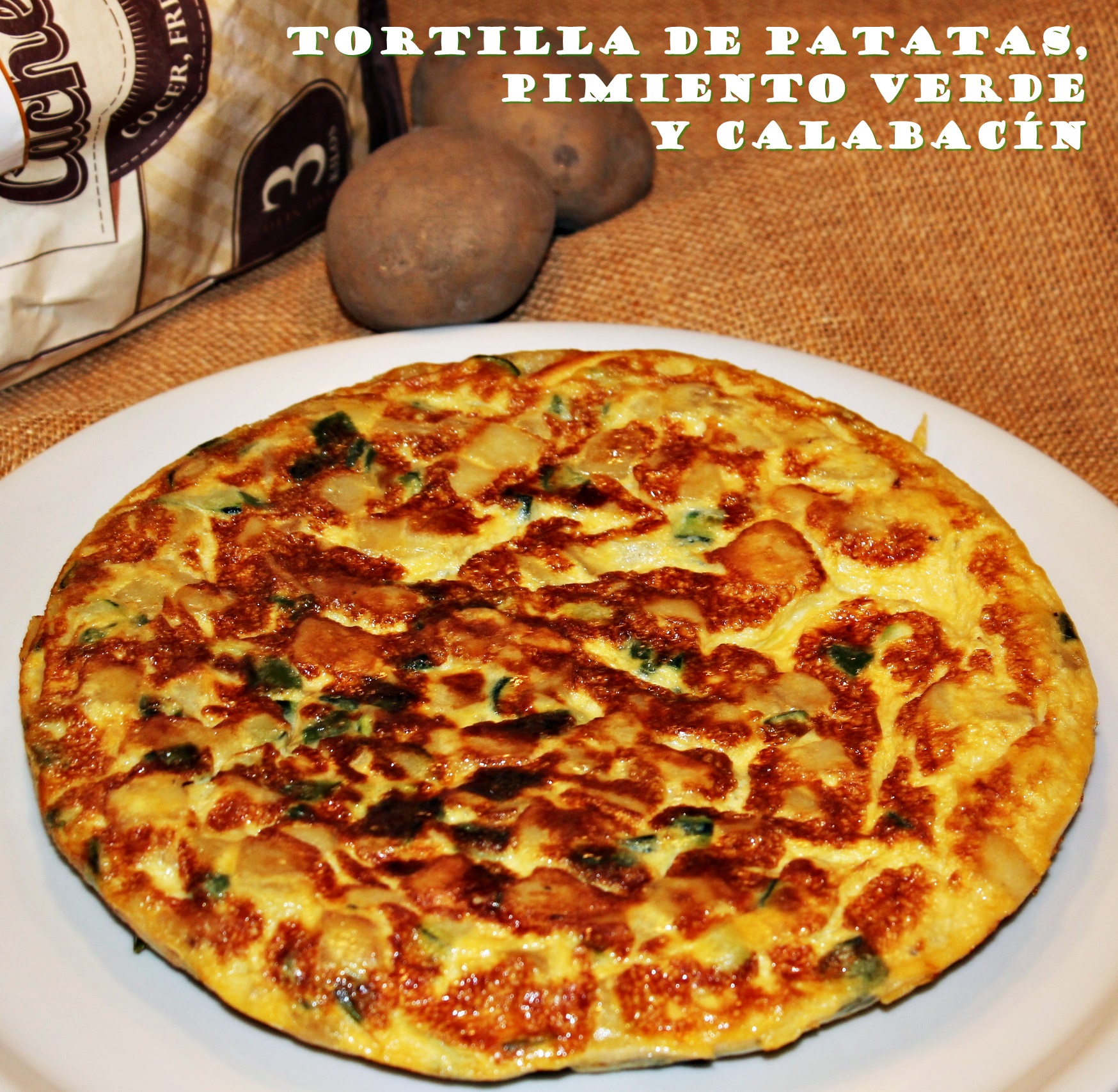 TORTILLA DE PATATAS CON PIMIENTO Y CALABACÍN (Mª JOSÉ) {TU♥RECETA EN MIS FOGONES}