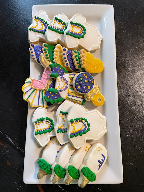 Mardi Gras-themed baby shower decorated cookies, holidays, cookie decorating blogs, easy cookie decorating, baby shower cookies ideas, baby shower, Mardi Gras decorated cookies, Mardi Gras treats, baby