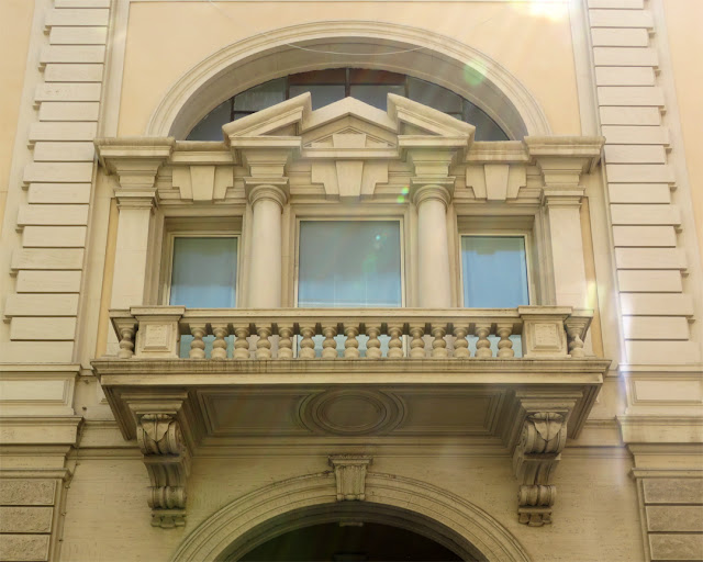 An imposing balcony in Via San Francesco, Livorno