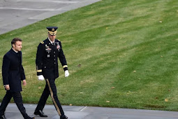 Emmanuel Macron Kunjungi Taman Makam Nasional Arlington