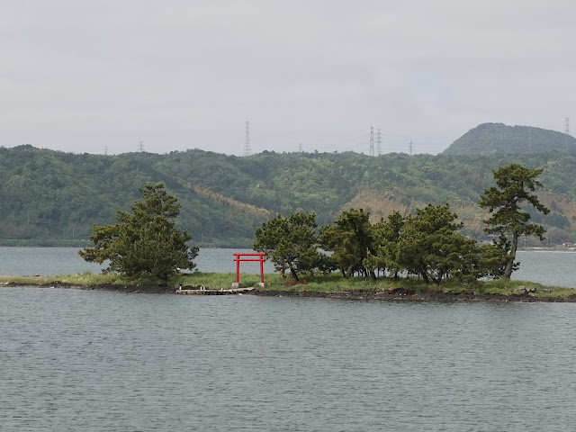 大根島中海堤防　龍宮神の鳥居（京島）