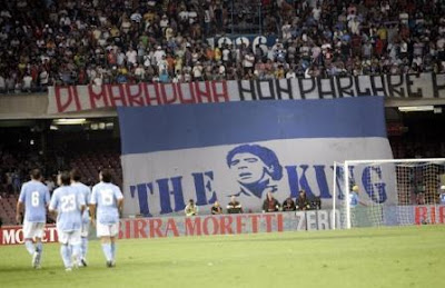 Buat tifosi Napoli yang militan dan fanatik Maurizio Sarri: Tantangan Baru Si Mantan Bankir
