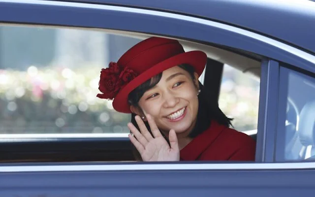 Princess Kako visited Emperor Naruhito and Empress Masako. Princess Kako's 29th birthday photos. Red coat and red hat