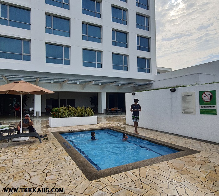 Holiday Inn Melaka Swimming Pool For Kids