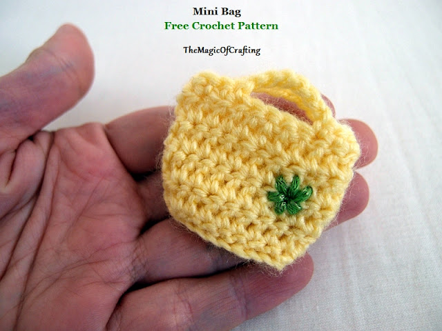 http://www.themagicofcrafting.com/2015/12/mini-bag-for-keyring.html