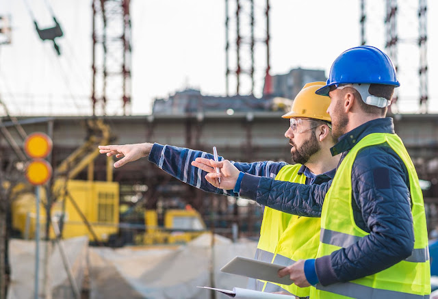 Construction management programs also stress problem-solving. In the unpredictable world of building projects, swiftly analysing circumstances and finding practical answers is crucial. Risk mitigation and project tracking are possible with this talent.