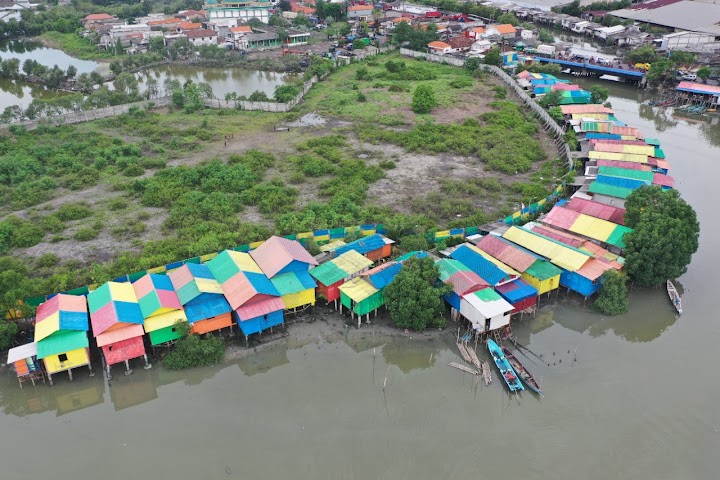 kampung warna warni surabaya