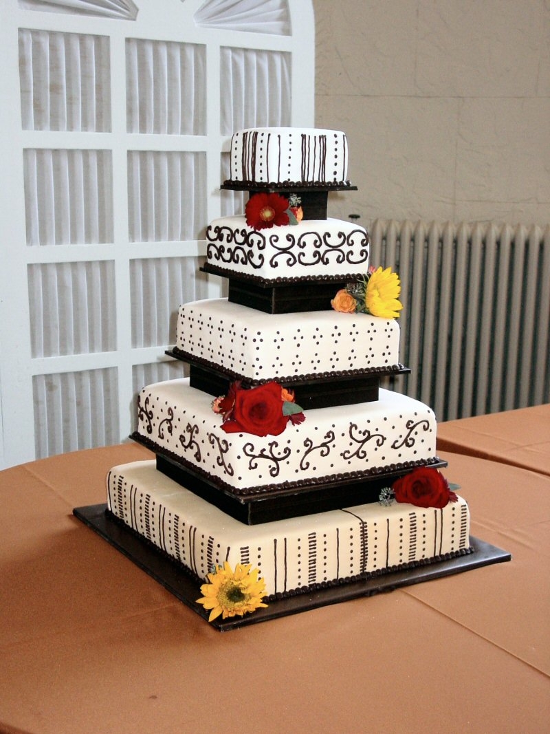 5 tier black and white wedding cakes