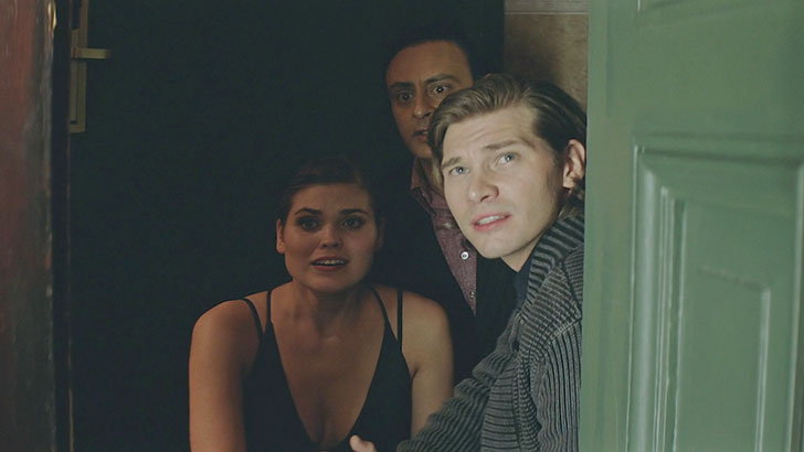 Brittany Clark, Rajeev Varma e Zebedee Row como Jessie, Salim e David no filme 'The Overnight', de Bobby Francavillo, Kevin Rhoades