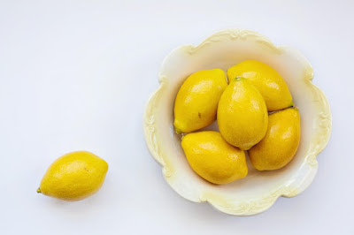 image: https://pixabay.com/photos/lemons-copy-space-food-healthy-2121579/