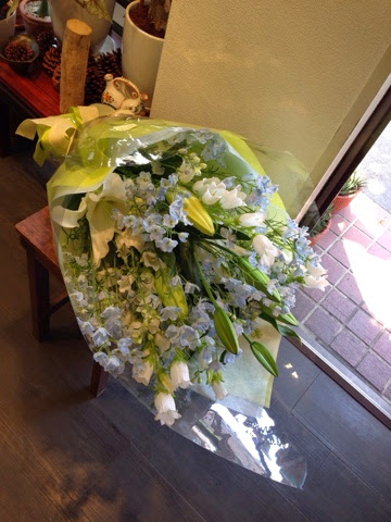 葉織 Haori Flowers 新宿区のお花屋さん 白 水色の花束