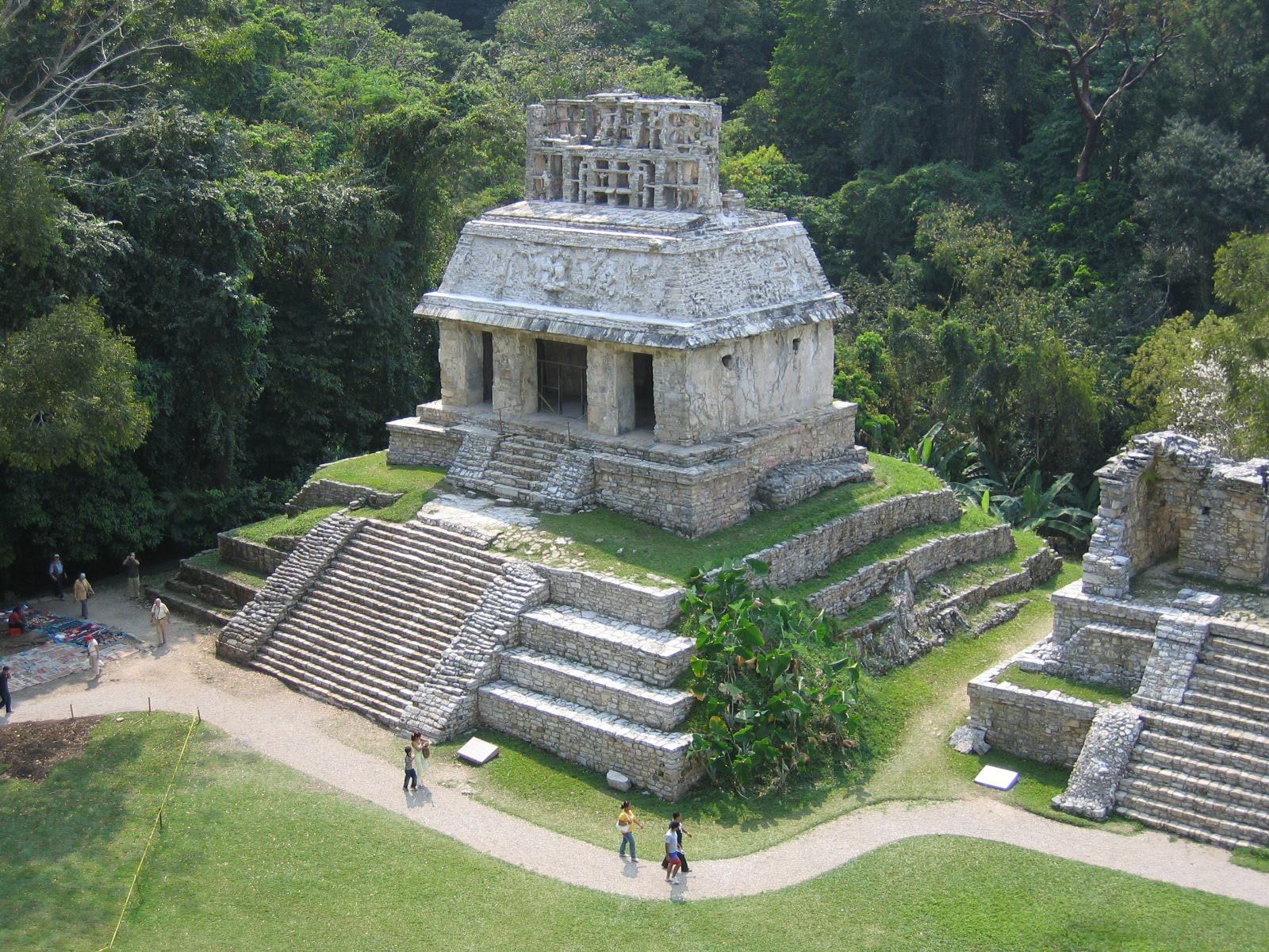 Ateneo Multicultural El Claustro Del Templo Del Sol Y Los