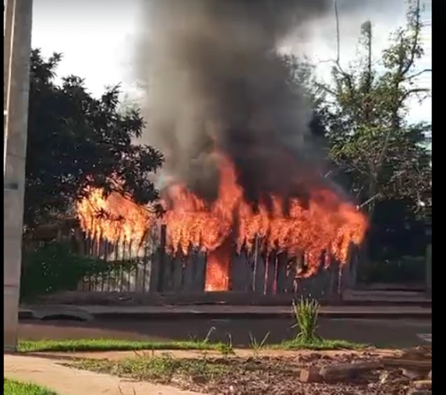 Homem tranca mulher em residência e ateia fogo na Vila Guarujá